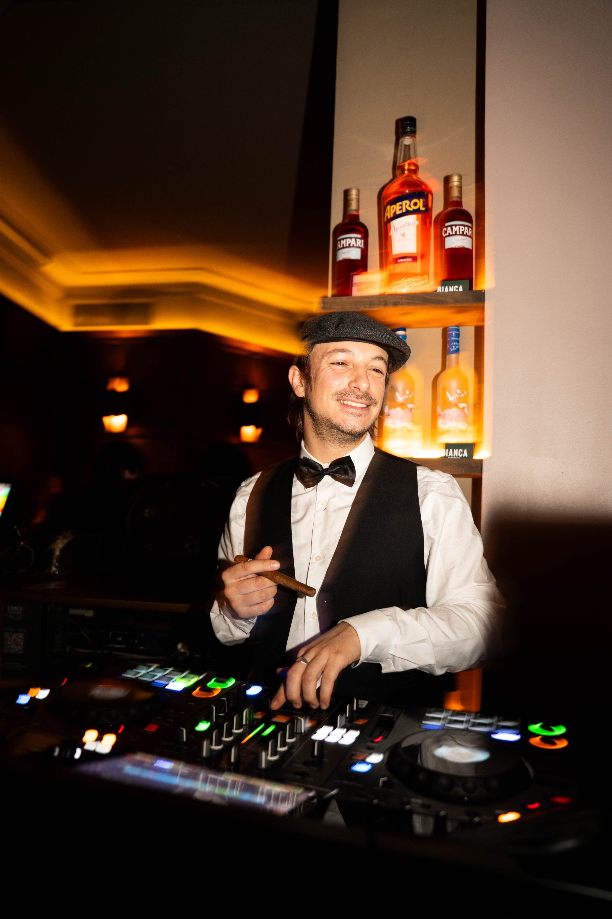 Dopa en costume, bar vintage